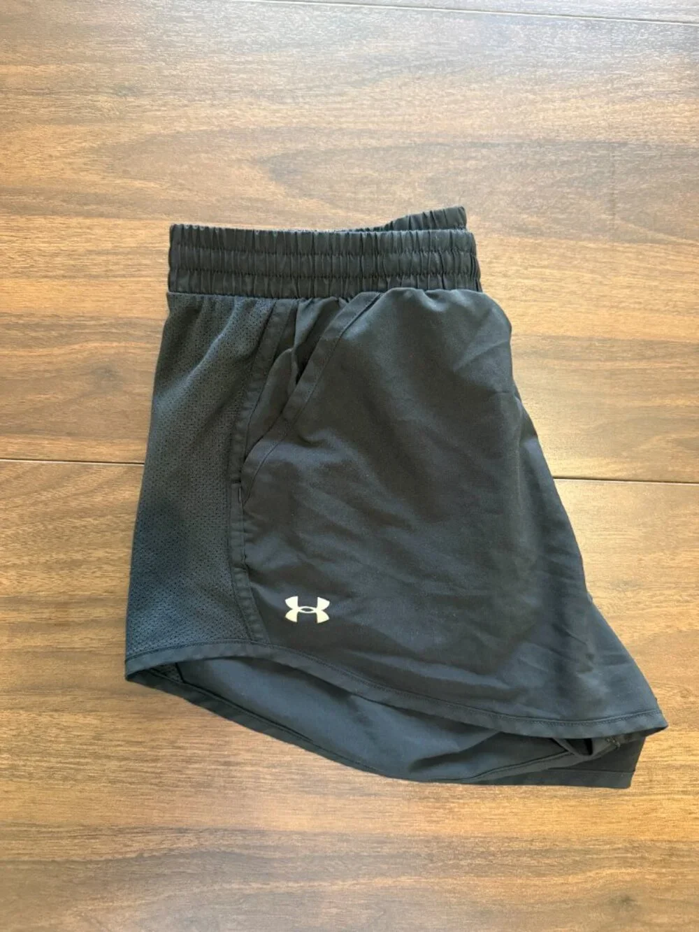 Under Armour Women's Athletic Shorts SM - Picture 2 of 12